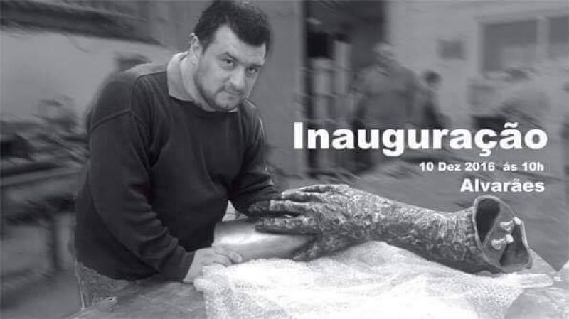O artista pl&aacute;stico Alvaranense Filipe Neves, respons&aacute;vel pela escultura alusiva aos trabalhadores das telheiras. 