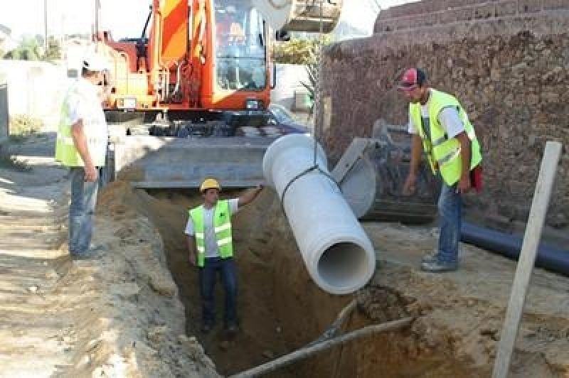 Empreitadas de saneamento e abastecimento de &aacute;gua